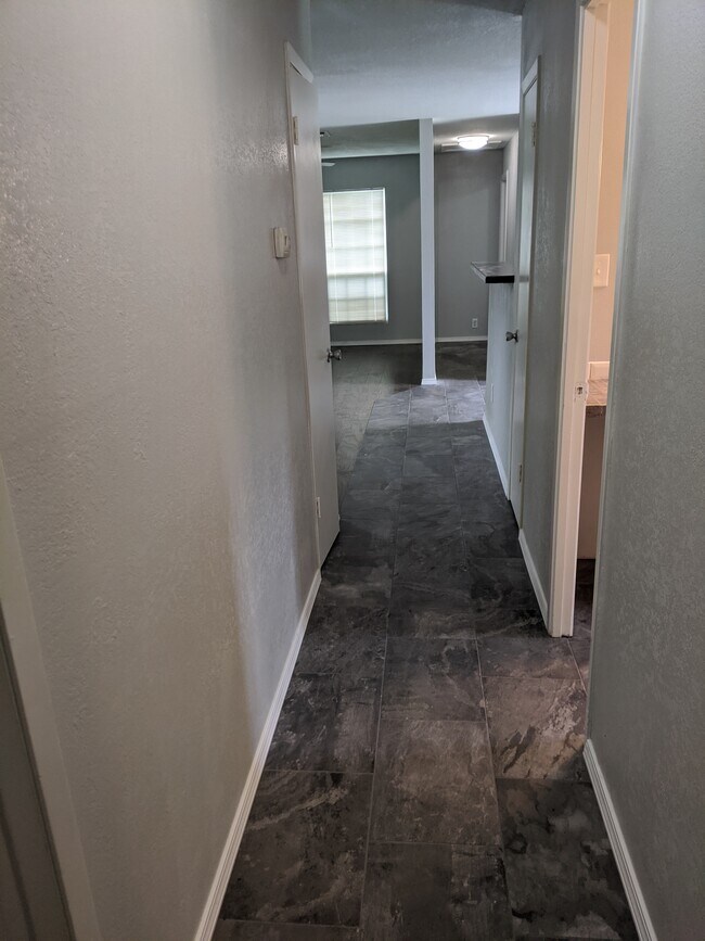 Building Photo - 4605 Navajo Dr