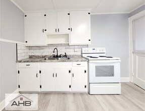 Building Photo - 426 S Beaumont Ave