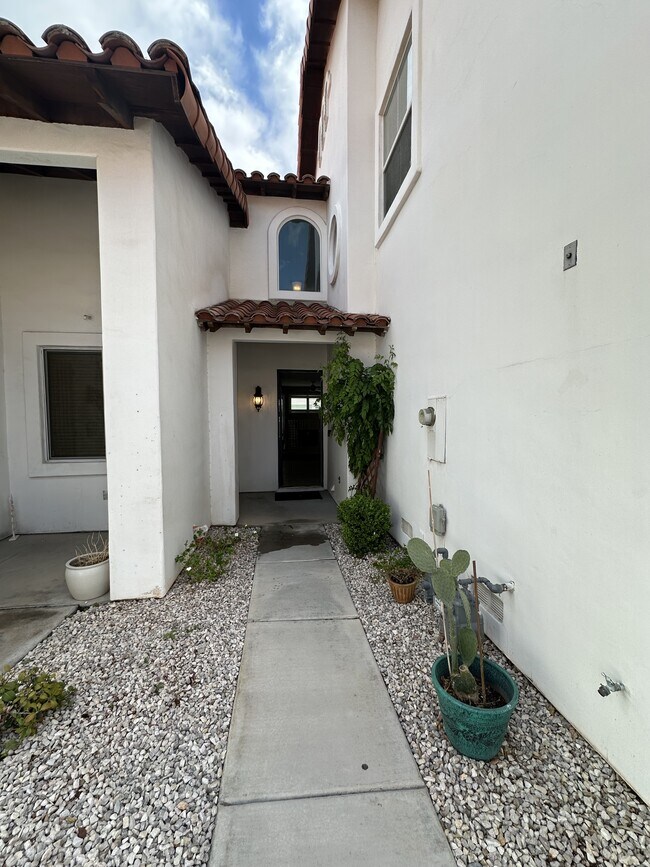 Foto del edificio - 8715 Villa Ariel Ln