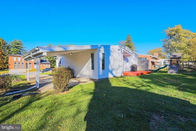 Building Photo - 2421 Lightfoot Dr