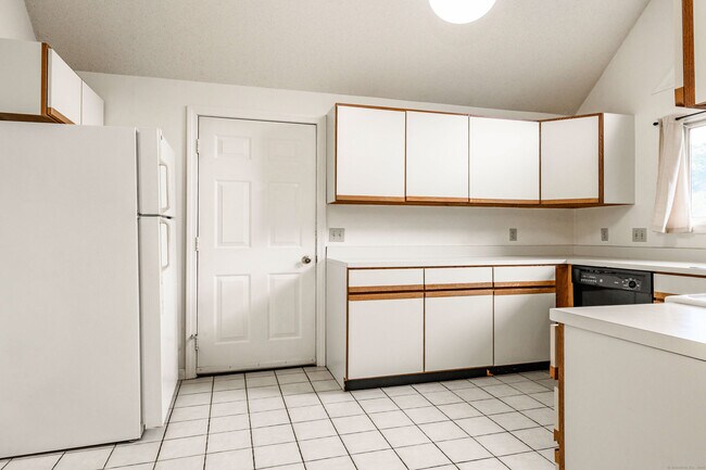 Building Photo - 35 Rivermead