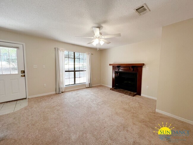 Foto del edificio - Cozy two bedroom Crestview home!