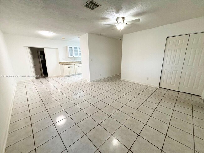 Foto del edificio - 560 SW 50th Terrace