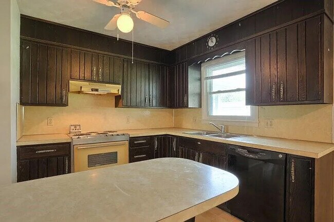 Building Photo - 451 W Main Ave