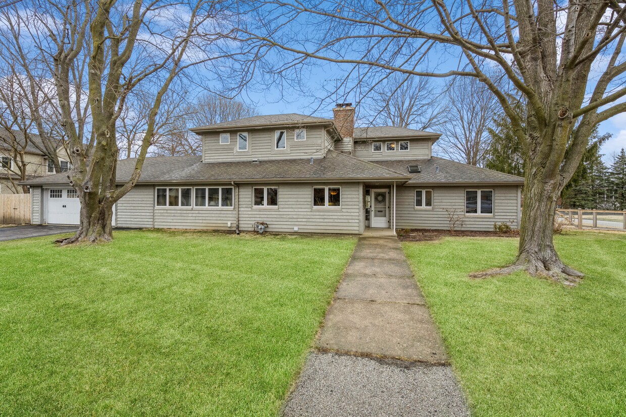 316 Iroquois Avenue - 316 Iroquois Ave