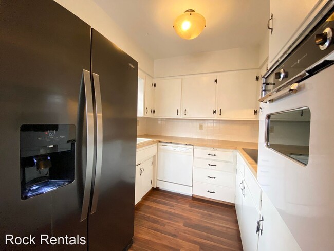 Building Photo - 3 br, 1 bath House - 14 E Detroit Dr