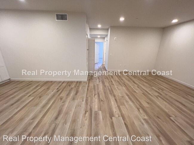 Foto del edificio - 2 br, 2 bath House - 2475 Victoria Ave., U...
