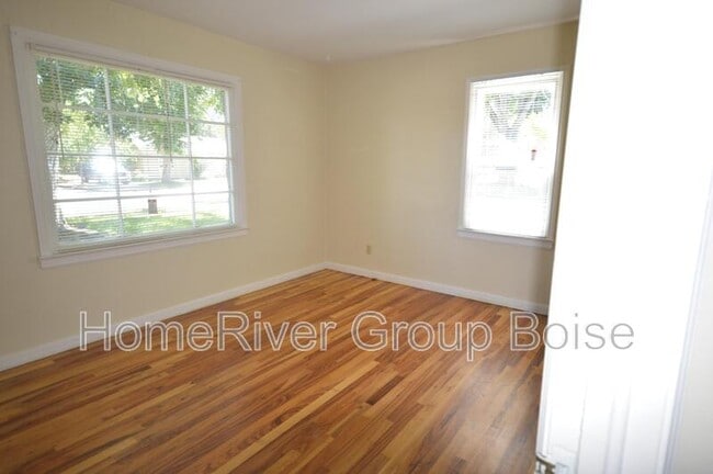 Building Photo - 207 Beach St