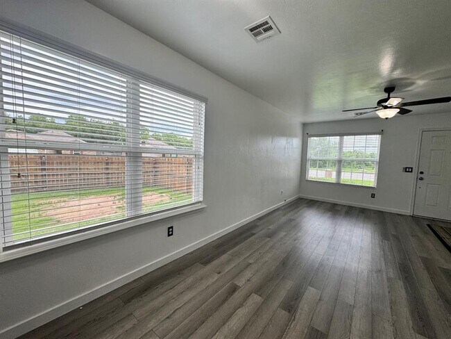 Foto del edificio - 1795 Bliss Cir
