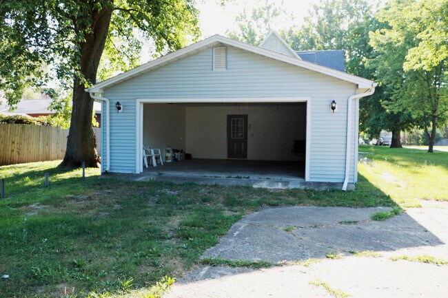 Building Photo - 710 N Plum St