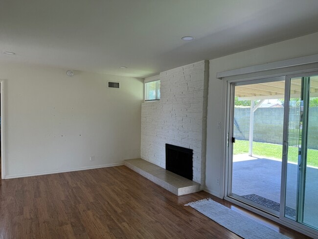 Building Photo - 6302 San Lorenzo Dr