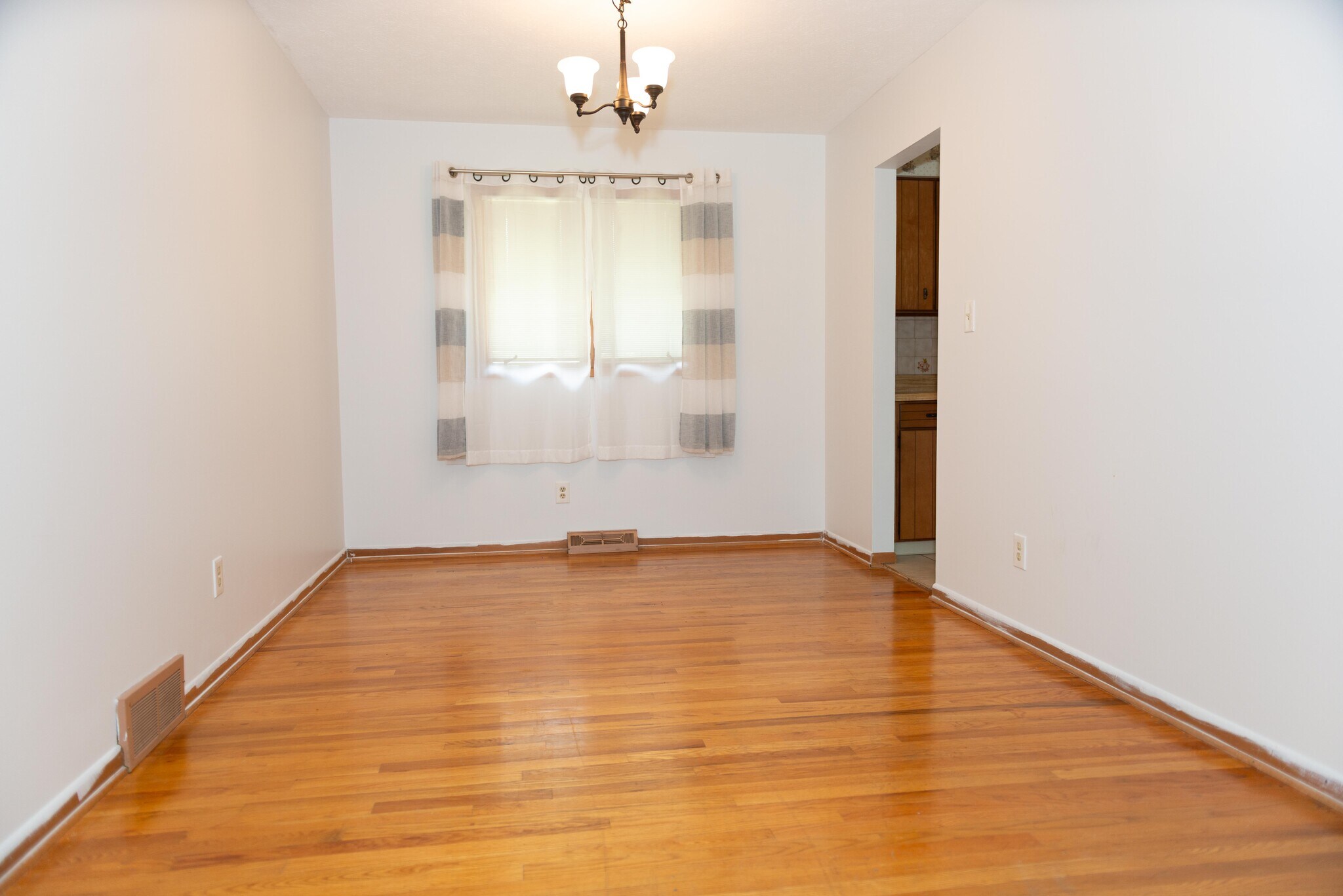 10976 Shaker Dr North Royalton, OH 44133 – photo 4