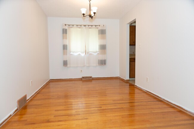 Foto del edificio - 10976 Shaker Dr