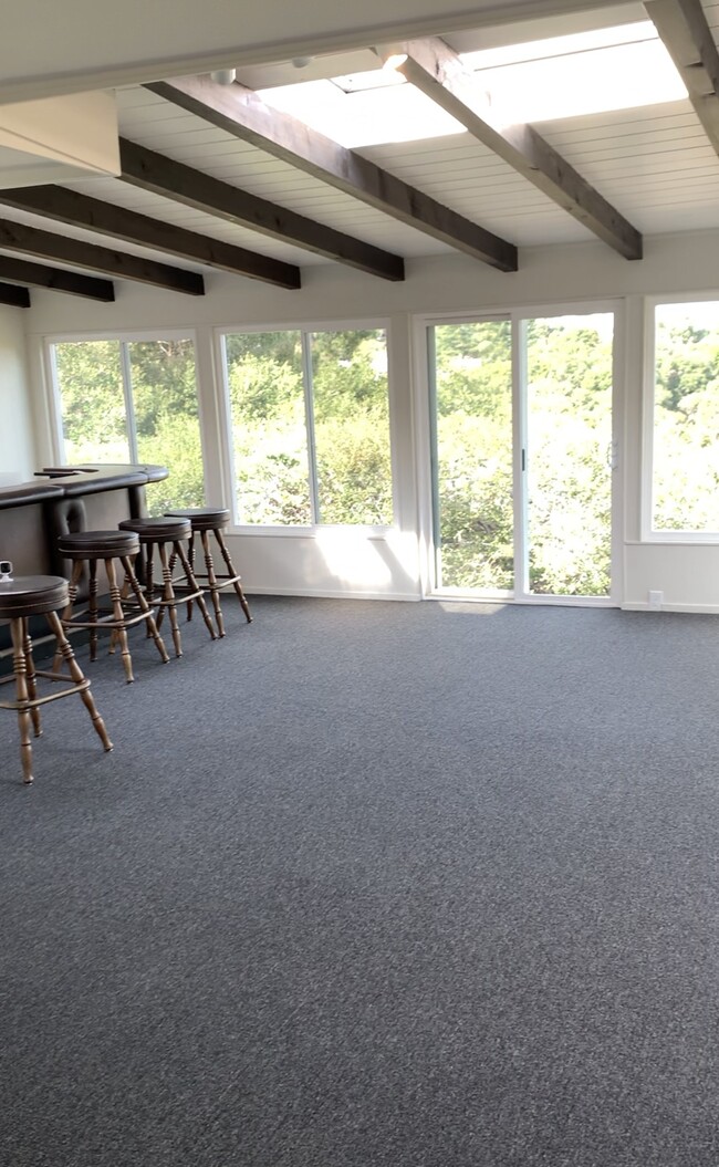 Bonus room w/wet bar - 3018 Hillside Dr