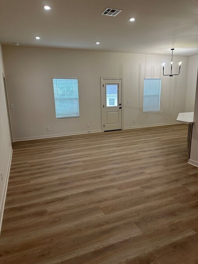 Foto del edificio - 2-bedroom 2 bath luxury apartment housing