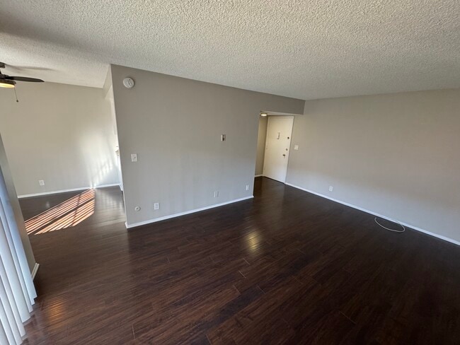 Building Photo - 5118 De Longpre