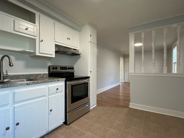 Kitchen to Livingroom - 88 Reynolds St