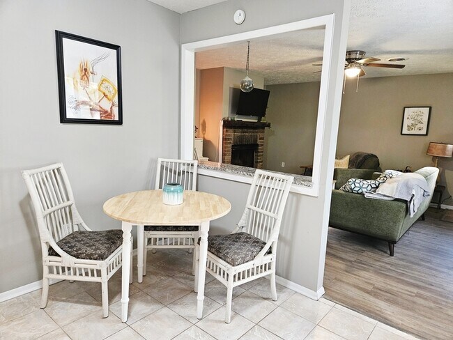 Foto del edificio - 1330 White Oak Dr