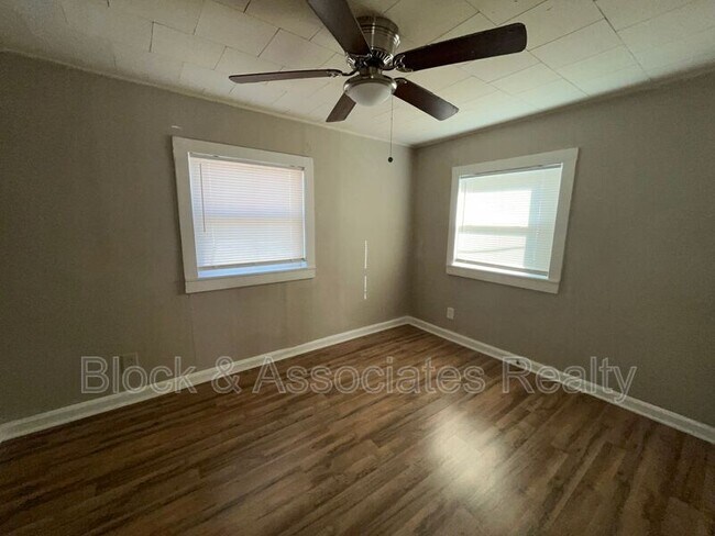 Building Photo - 409 Dobson St