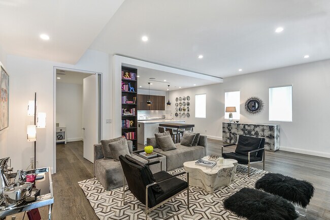 Foto del edificio - 732 Huntley Dr