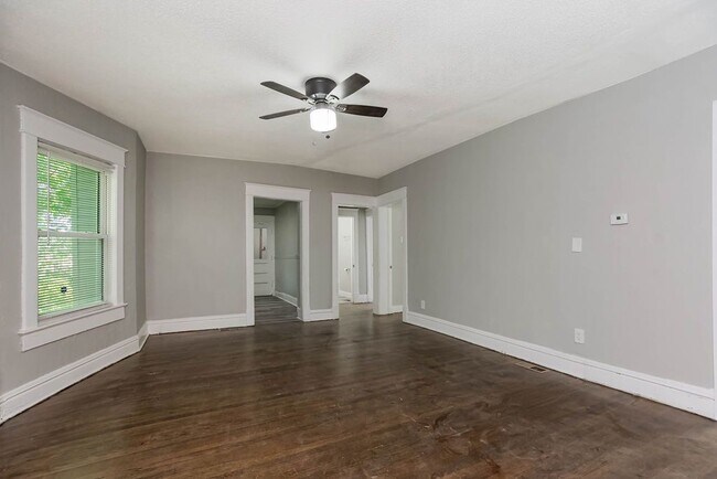 Building Photo - Charming 3-Bedroom Home with Hardwood Floo...