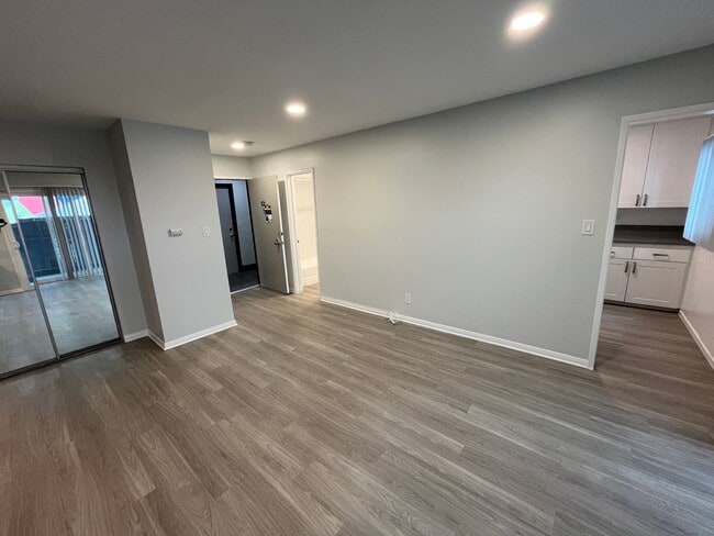 Interior Photo - 8375 Fountain Ave
