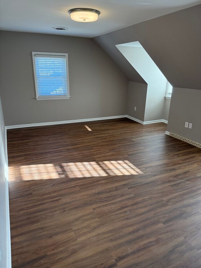 Foto del edificio - Second Floor Apartment