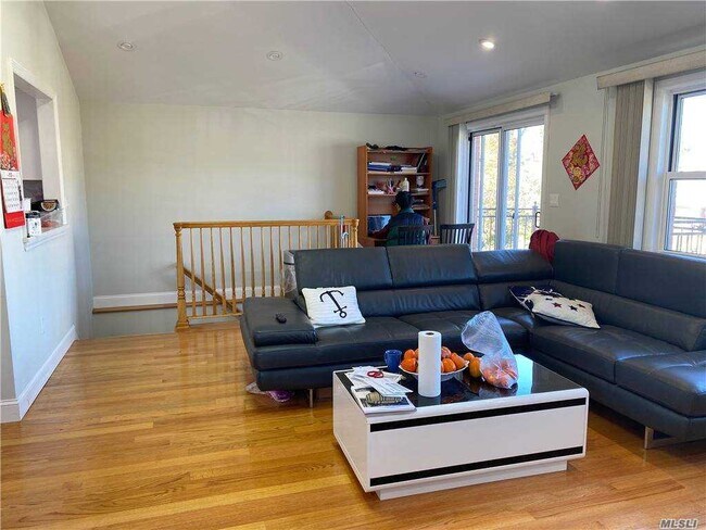 Foto del edificio - 208-14 15th Dr