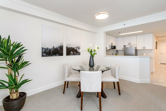 Building Photo - 240 Lombard St