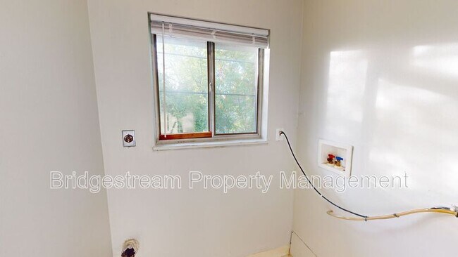 Foto del edificio - 7837 N Main St