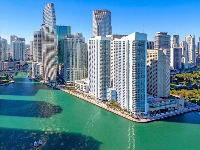 Foto del edificio - 325 S Biscayne Blvd
