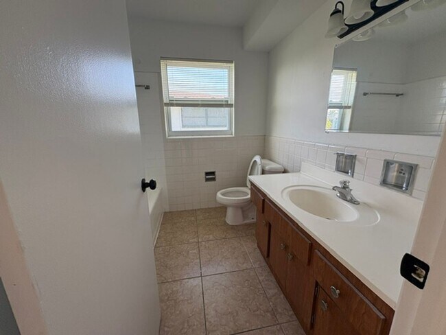 Foto del edificio - Charming 2-Bedroom Ranch in Cape Coral’s B...
