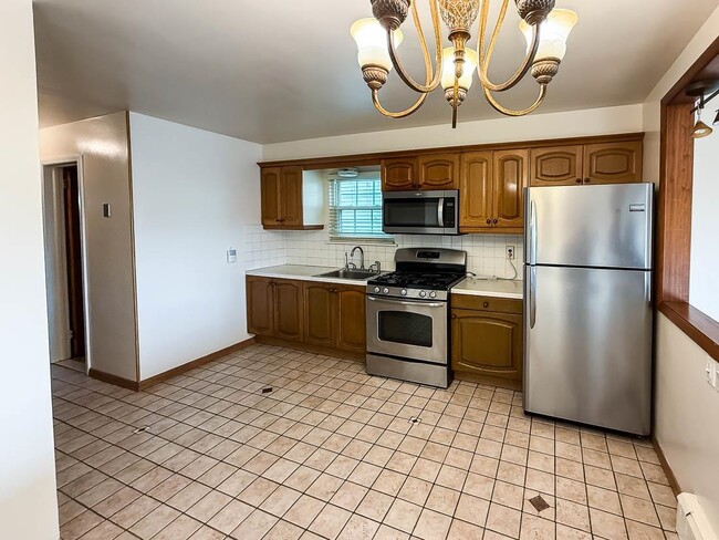 Building Photo - 14 Suburbia Ct