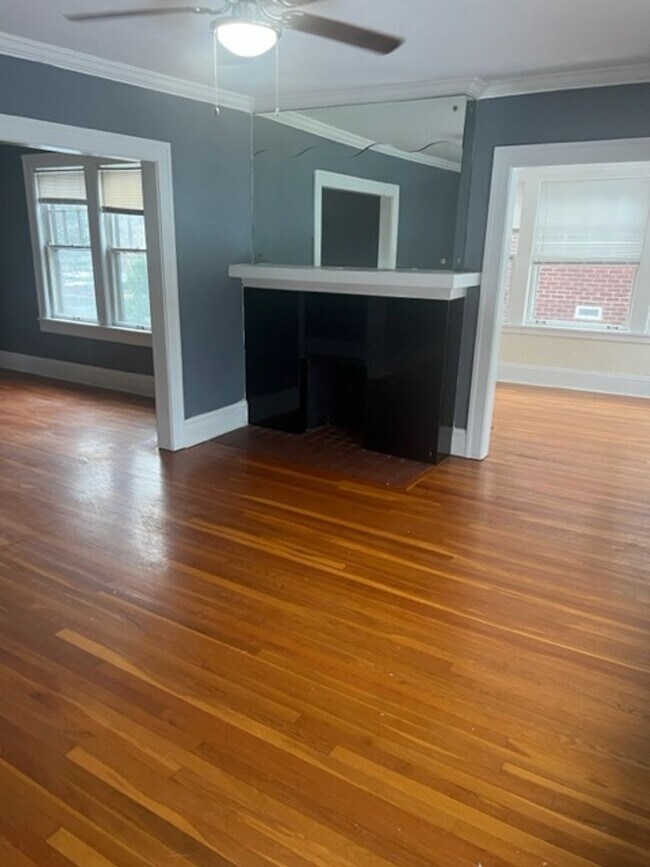 Building Photo - 3412 Clarendon
