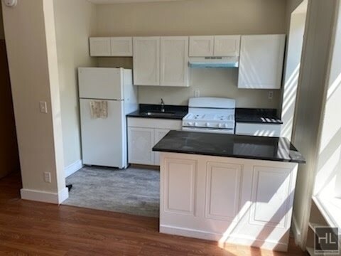 Primary Photo - 295 Monroe St