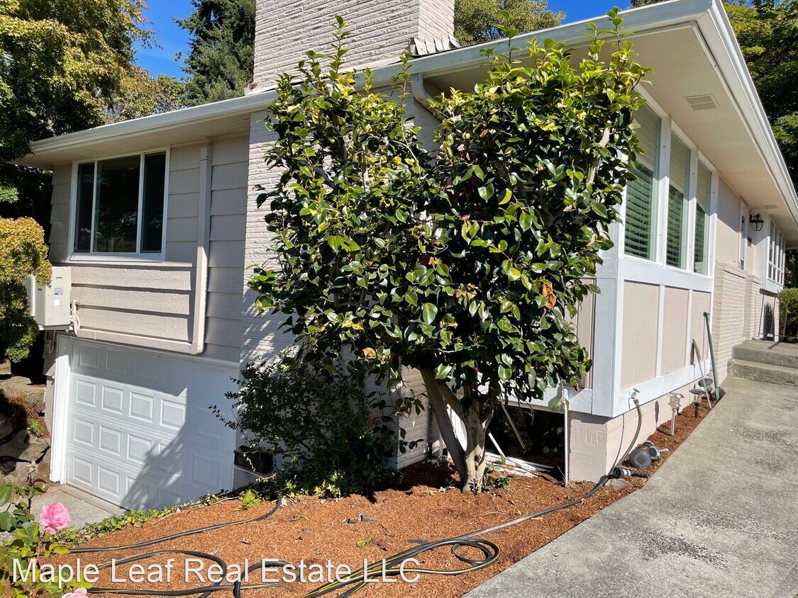 Primary Photo - 3 br, 2 bath House - 4304 NE 70th Street