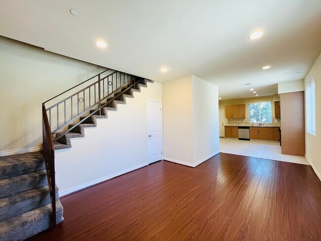 Building Photo - 16023 Vanowen St