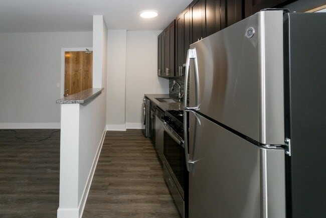 Building Photo - 733 Judson Ave