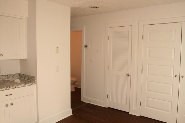 Foto del edificio - 402 S Timber Dr