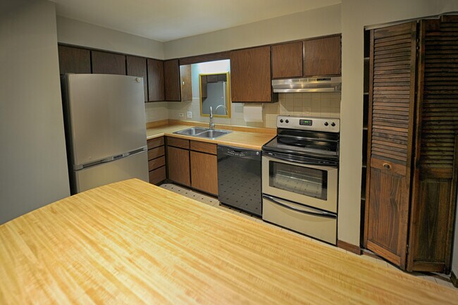 Building Photo - 2343 Ogden Ave