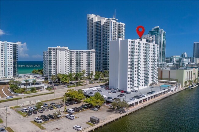 Foto del edificio - 3000 S Ocean Dr