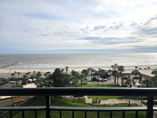 Building Photo - 5220 Seawall Blvd