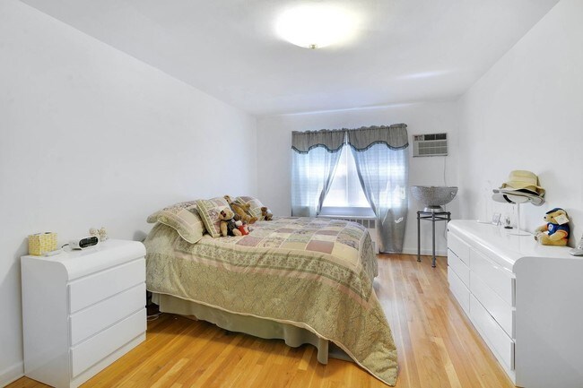 Foto del edificio - 6152 71st St