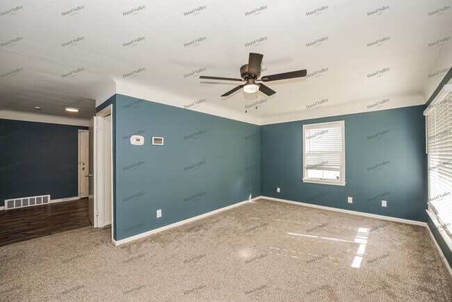 Foto del edificio - 27511 Forestview Ave