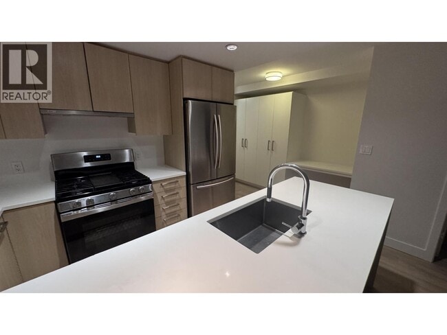 Building Photo - 8288 Granville Ave