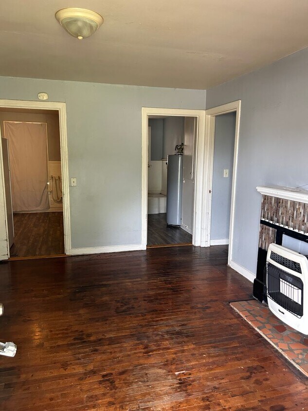 Building Photo - 1 Bedroom Multi-Family Unit
