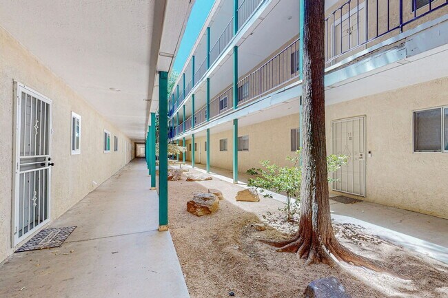 Foto del edificio - 4200 Montgomery Blvd NE