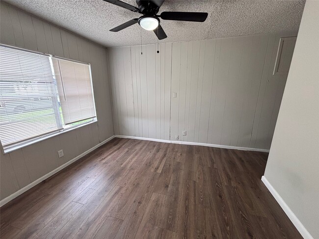 Building Photo - 3521 Grassmere St