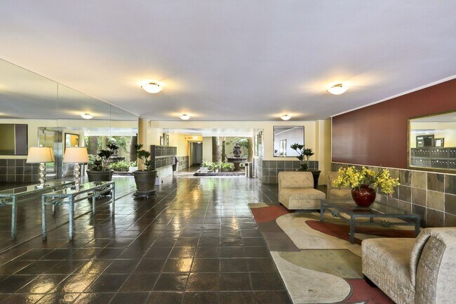 Foto del edificio - 1230 N Sweetzer Ave