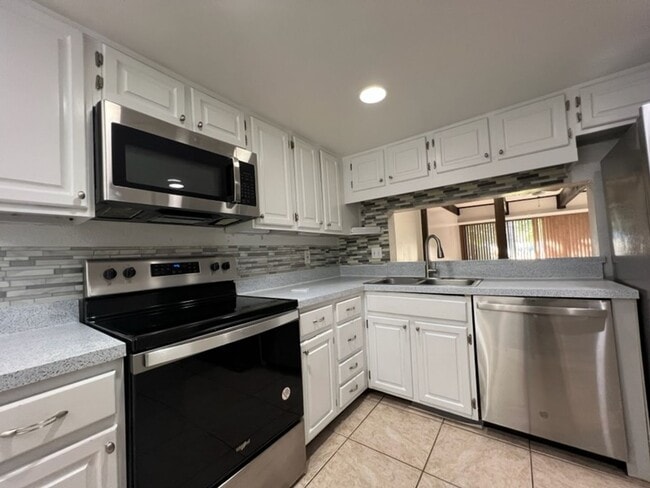 Building Photo - PRICE REDUCED!  Stylish 2 BR 2 BA Condo w/ Modern Amenities & Prime Parking!